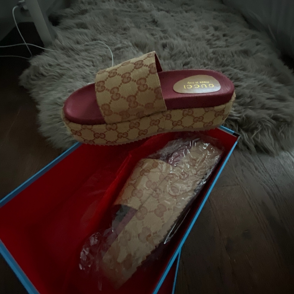 New Gucci Platform sandals / Cross posted